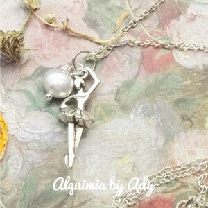 Ballerina pendant silver pearls short necklace
